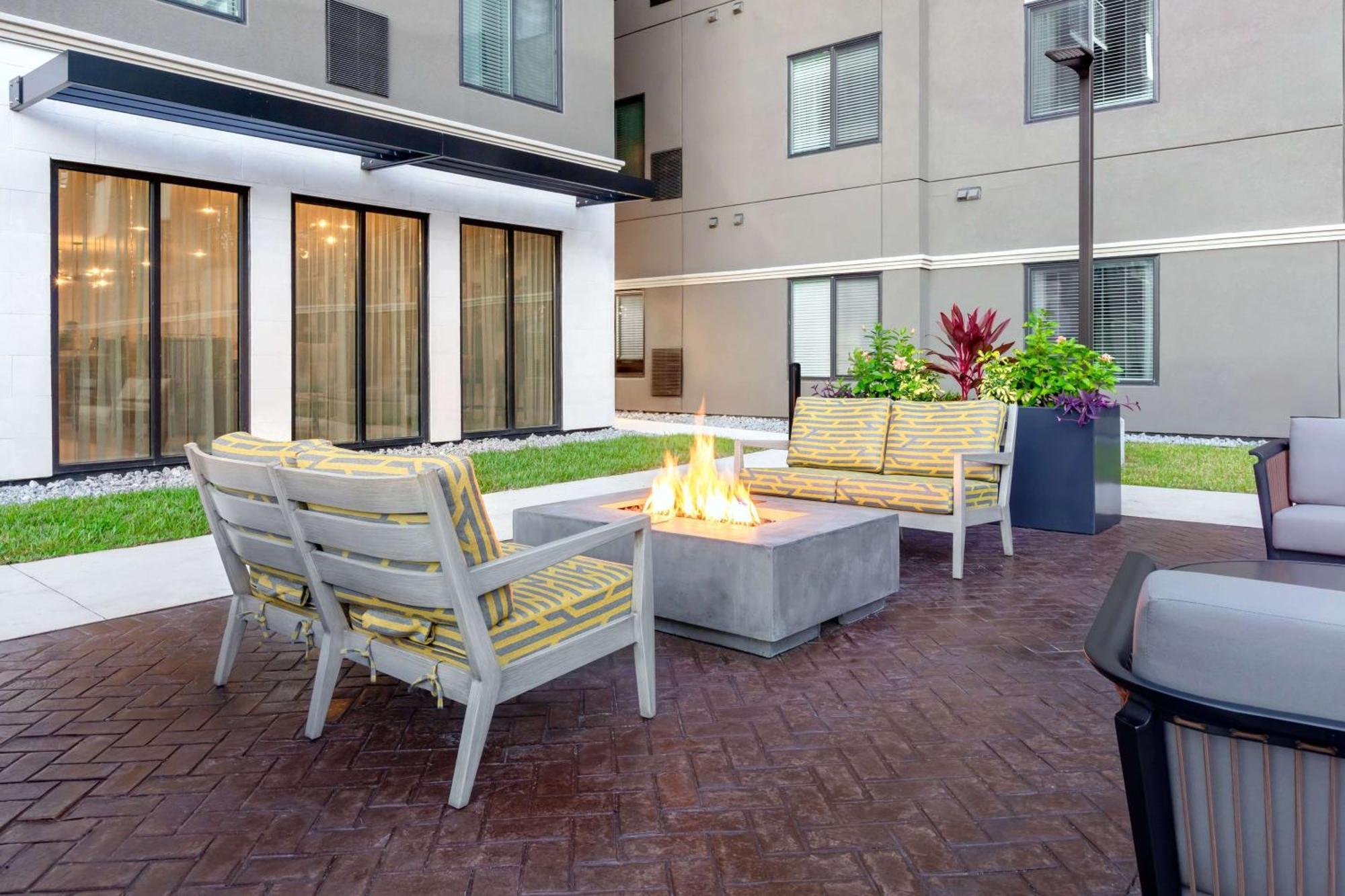 Waterwalk Extended Stay By Wyndham Jacksonville Deerwood Pk Εξωτερικό φωτογραφία
